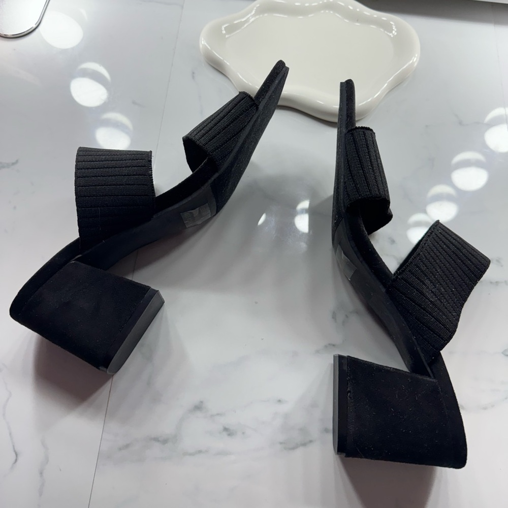 Heels - Picture 4 of 5